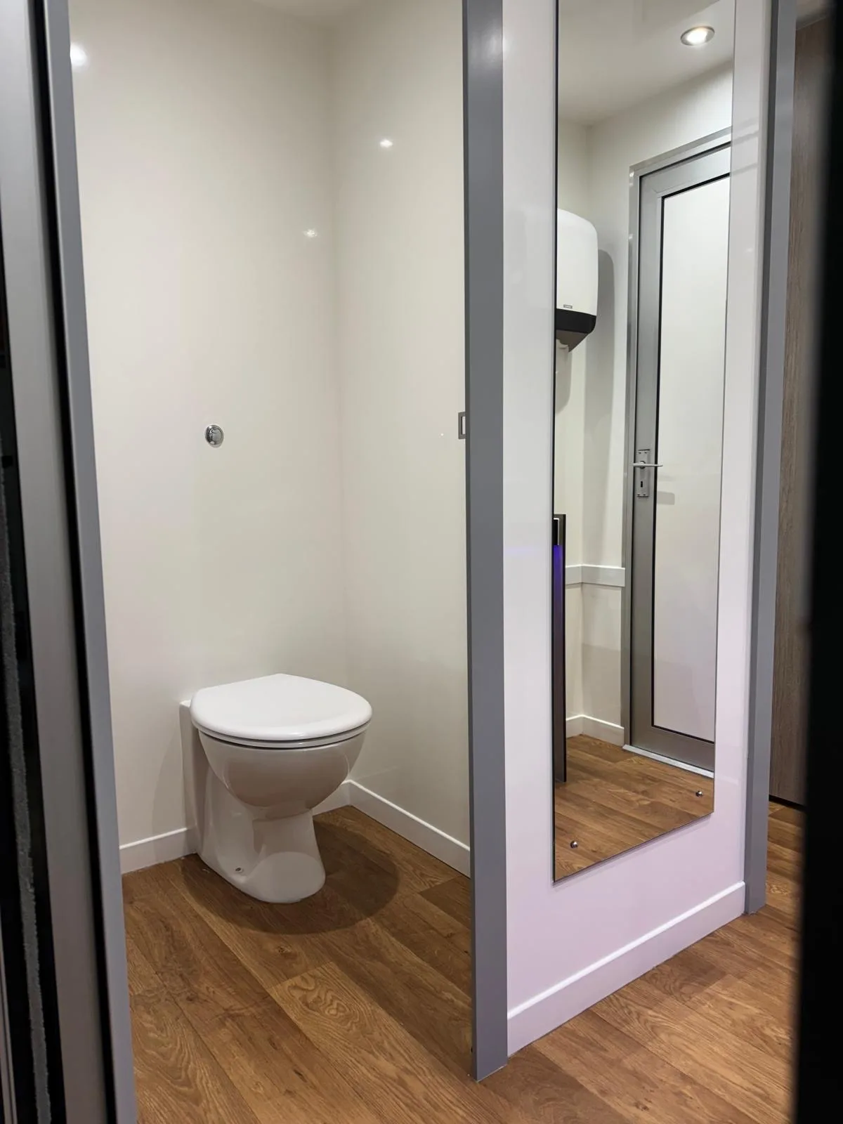 2+1 mains luxury trailer ladies cubicle with flushing toilet and mirrored door